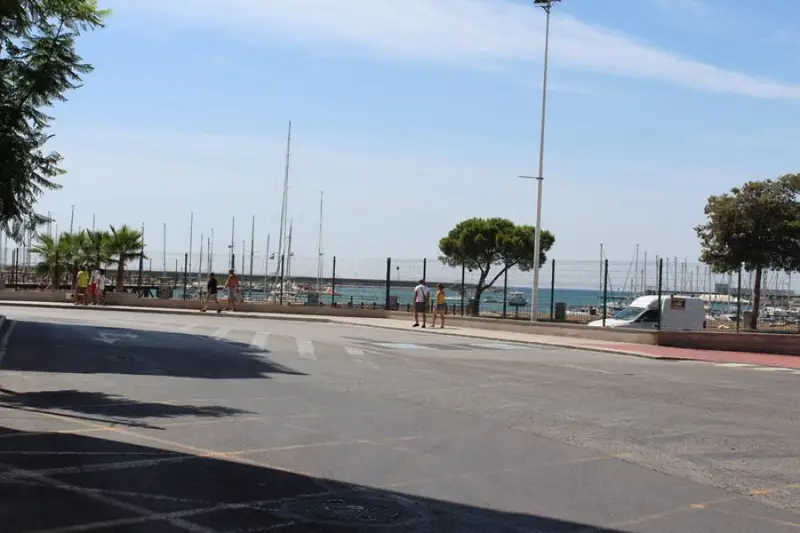 Local Comercial 750m2 Torrevieja Centro Vistas 3 Calles