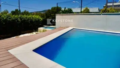 Lujo en La Bonanova: Piso 144m2 con Piscina y Jardín