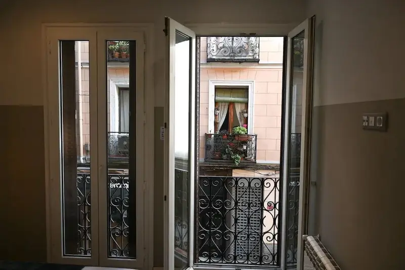 Apartamento en alquiler Madrid 3 dormitorios 1 ba
															
															
															
															
														ño