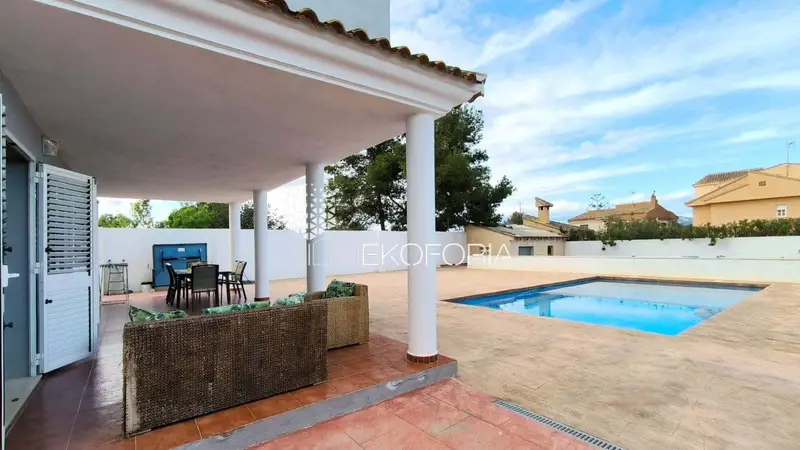 Chalet en Venta en Bétera Valencia Villa Moderna con Piscina