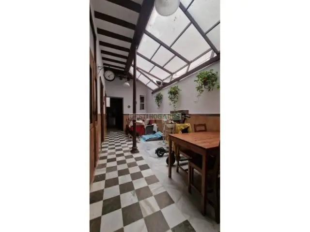 Piso en Cadiz junto a la Catedral 4 habitaciones 2 patios Reformado