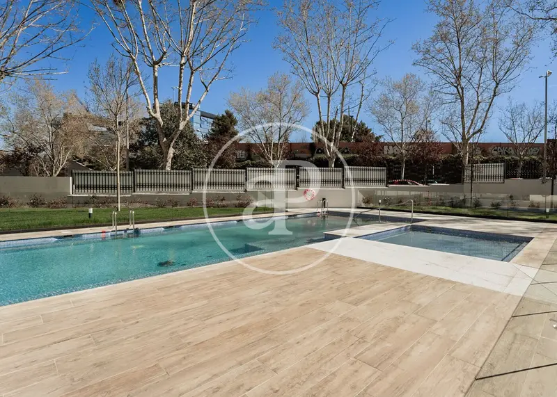 &#x3c;h2&#x3e;&#x40;ticos y Bajos Dúples de Lujo en Mirasierra con Piscina Privada&#x3c;/h2&#x3e;