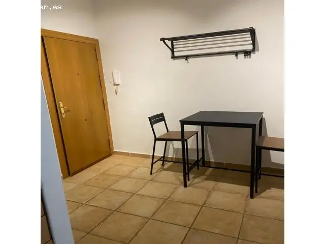 ** Se alquila un estupendo apartamento exterior en Calle Doctor Eduardo de Teresa ** La Granada