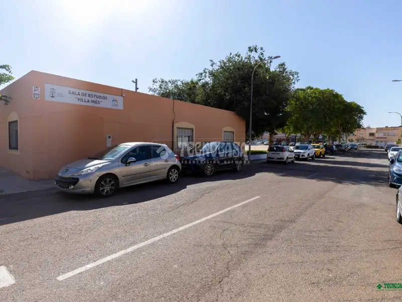 Piso en Venta en Huércal de Almería: 3 Dormitorios, Garaje y Excelente Ubicación