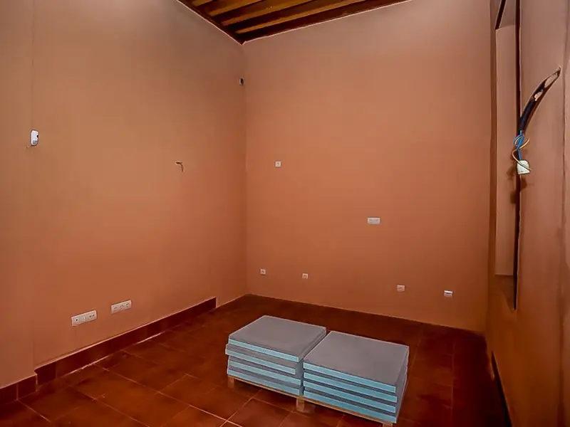 Local en Toledo 96m2 Calle Granada
