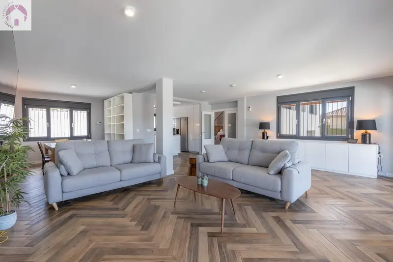Casa en Venta en El Puntal Padul con Jardin y Piscina