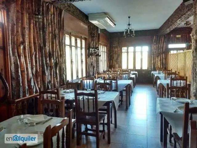 Alquiler Casa Restaurante Oroso 200m2 3 Salones Terraza