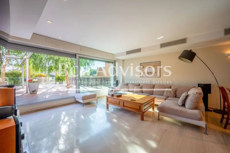 Casa Moderna en La Bonanova con Jardin Terraza y Garaje