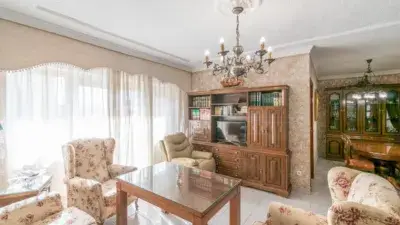 Piso en Venta en Centro del Pueblo con Vistas a Sierra Nevada