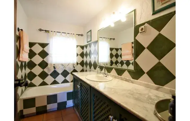 Rent 3 bedroom house of 800 m² in Mijas