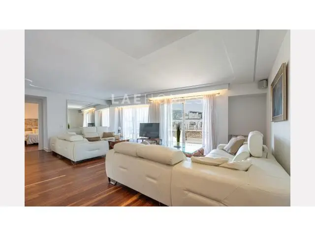 Amplia Vivienda Gros Cerca Zurriola 3 Dormitorios Terrazas Vistas