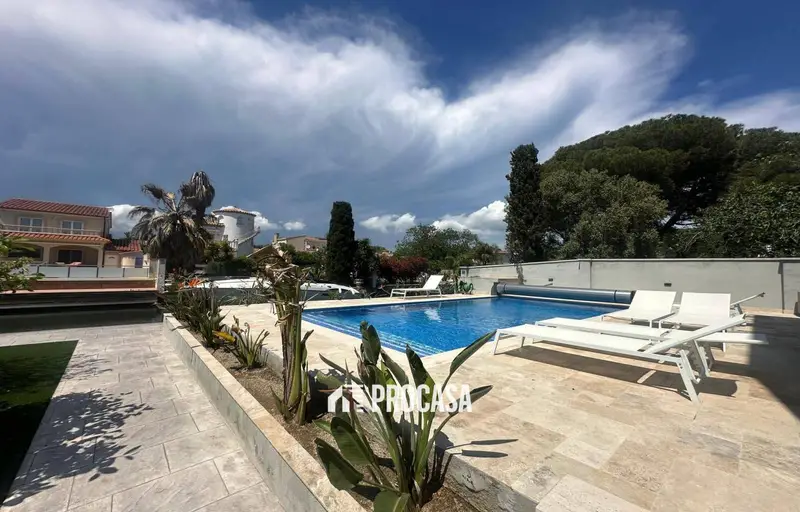 Chalet en venta en Empuriabrava, Castelló d'Empúries, Girona