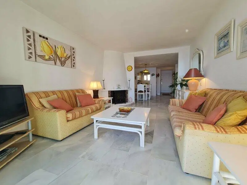 Apartamento en Calahonda con Vistas al Mar