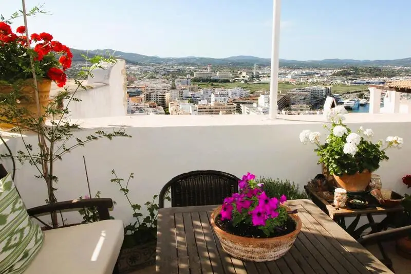 Atico en Dalt Villa Ibiza con Vistas Impresionantes y 3 Dormitorios