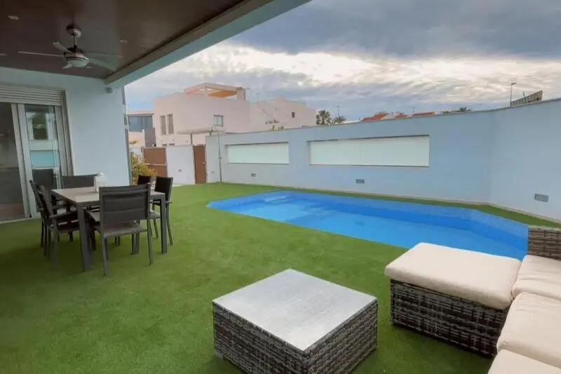 Villa en Venta Mil Palmeras 3 Dormitorios Piscina Privada