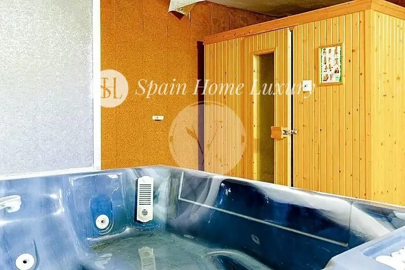 Chalet de Lujo en Bétera con Jardín y Gimnasio