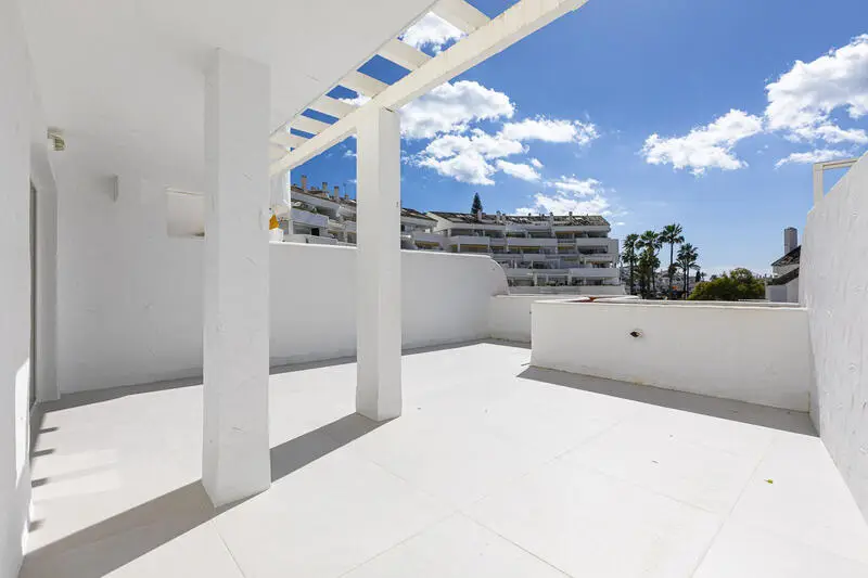 Apartamento 2 Dormitorios Nueva Andalucía Lujo y Tranquilidad