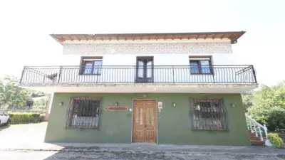 Casa Unifamiliar en Pamanes con Nave y Terreno