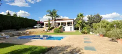 Chalet en Venta en Pajares 259m2 3 Dormitorios Piscina Jardin