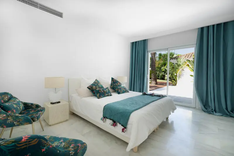 Villa de Lujo en Marbesa 5 Dormitorios Piscina Privada Cerca de la Playa