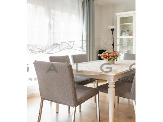 Piso en Venta En Corts Valencia 134m2 Garaje Trastero