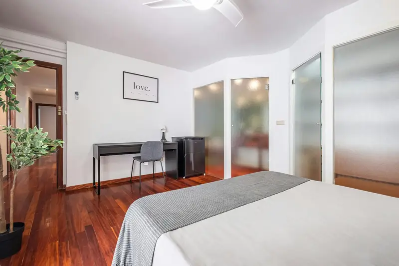 Apartamento 6 Dormitorios Alquiler Alicante