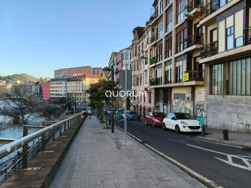 Garaje en Bilbao 95m2 4 Coches 2 Motos