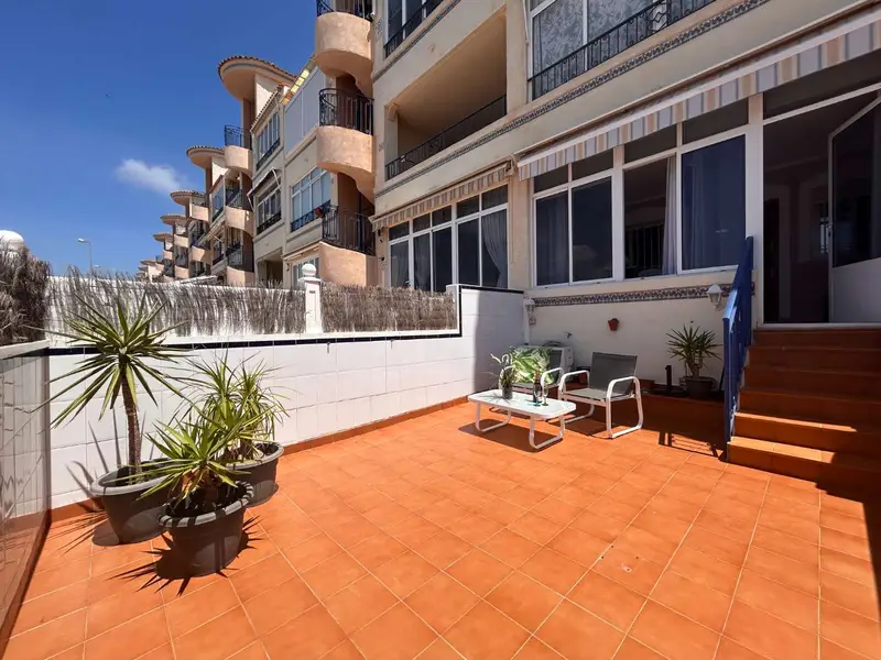 Apartamento en planta baja con piscina Orihuela Costa