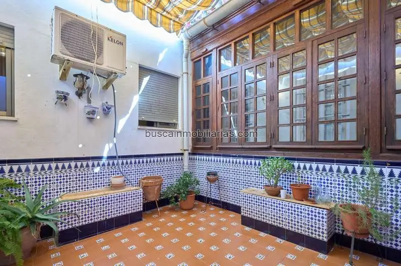 Casa con Local Comercial en Jerez Centro