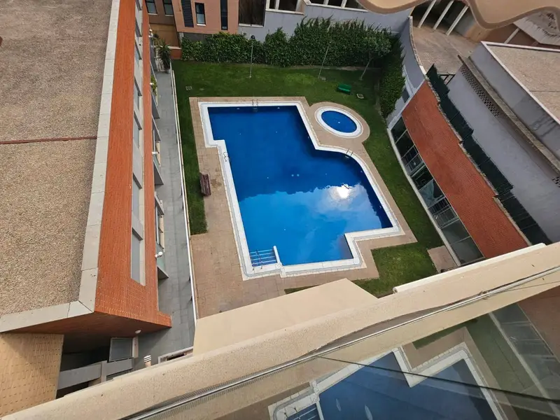 Piso en venta en Gand	
ia con piscina, gimnasio y sauna