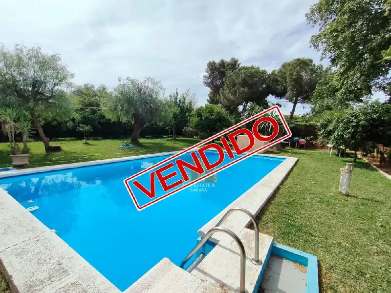 Chalet en San Antonio Alcal	 de Guadaira con Piscina