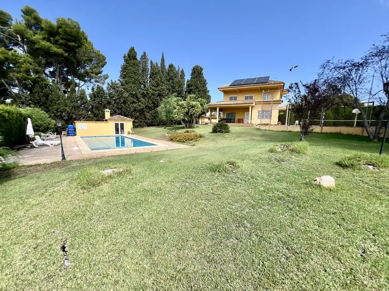 Chalet en venta en Paterna, Valencia