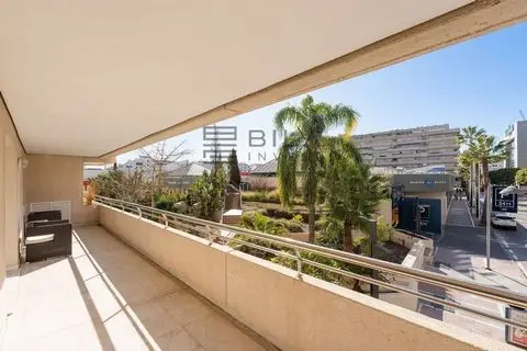 Piso en Venta Marbella 2 Dormitorios Marina Banus