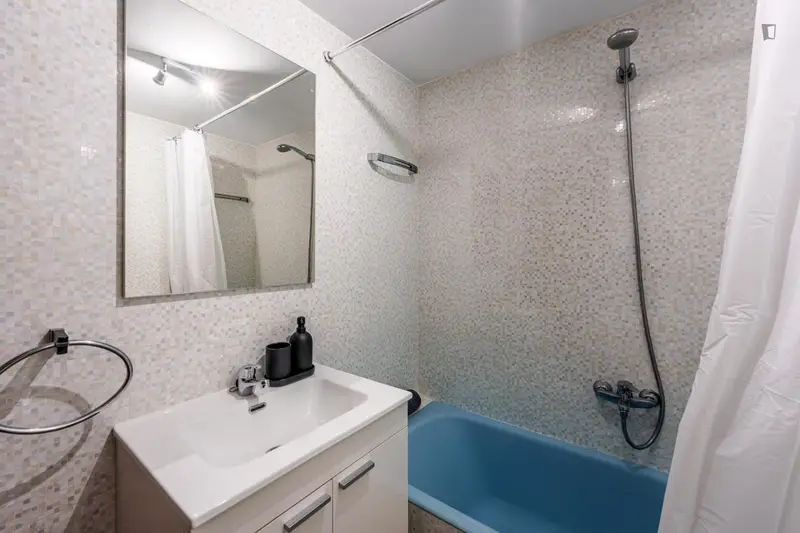 Coliving Malaga: Habitaciones Amuebladas con Facturas Incluidas