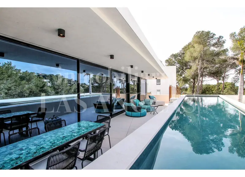 Villa de Lujo Minimalista en Ibiza