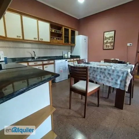 Chalet en Alquiler Valdepeñas 4 Dormitorios 2 Baños 3 Garajes