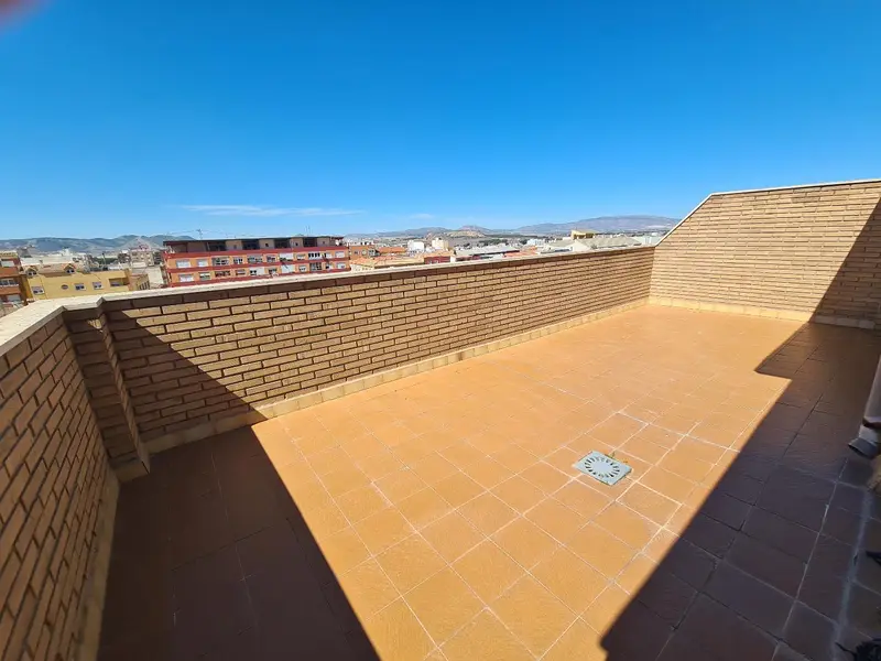 Casa en Venta Villena: Gran Duplex 6 Dormitorios y Apartamento