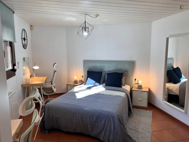Habitacion Doble con Baño Privado Cerca de Barcelona