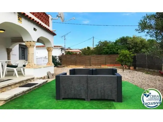 Chalet en Venta en Roses Girona con Piscina y Jardin