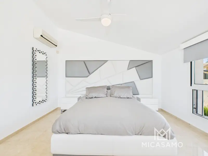 Casa-Villa de 5 Dormitorios en venta La Manga, España