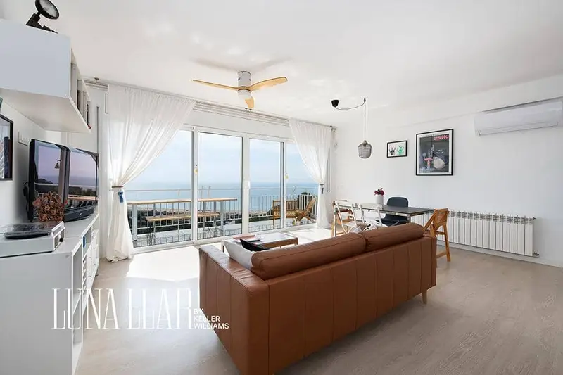 Casa en Rat Penat con Vistas al Mar y 2 Plantas