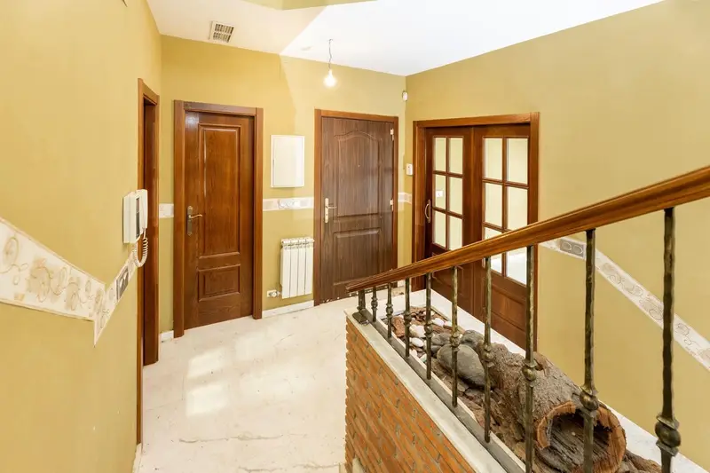 Chalet Independiente en Dilar con Piscina y Amplias Terrazas