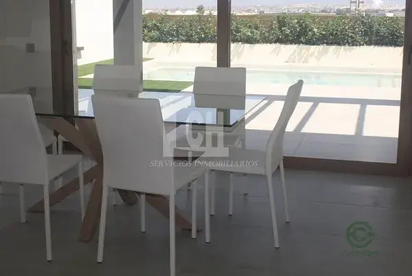 Villa Moderna en Los Altos Alicante con Piscina Privada y Sótano