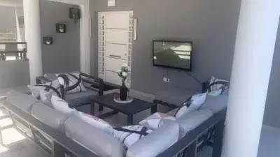 Casa Pareada en Moncofa con 3 Dormitorios, Terrazas y Piscina