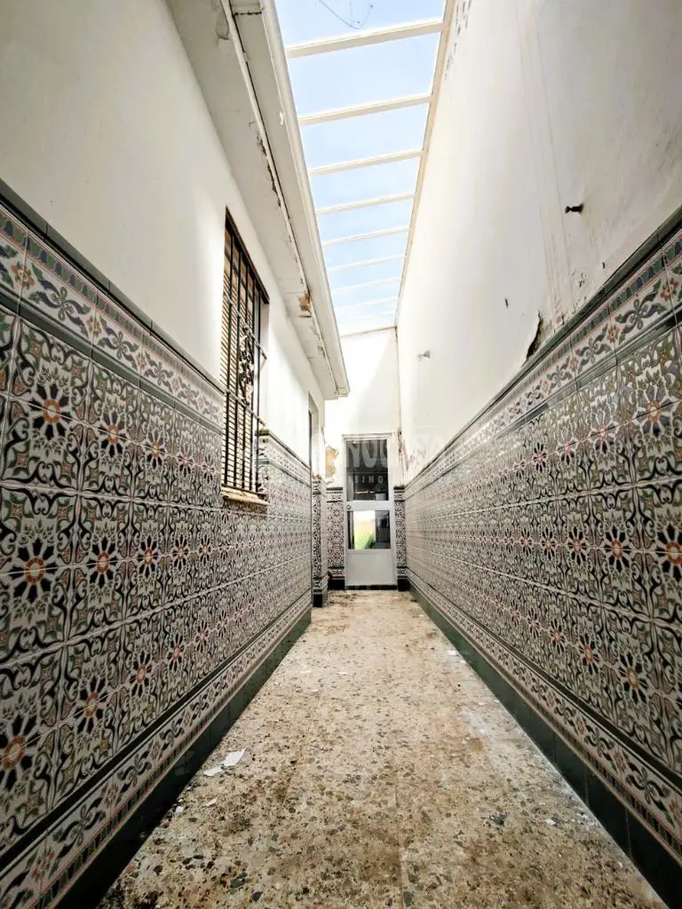 Casa en venta en Paradas necesita reforma