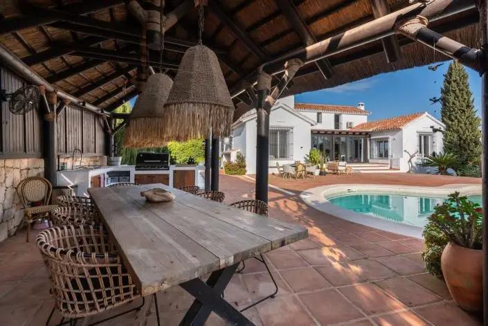 Villa de Lujo 5 Dormitorios en La Mairena Marbella
