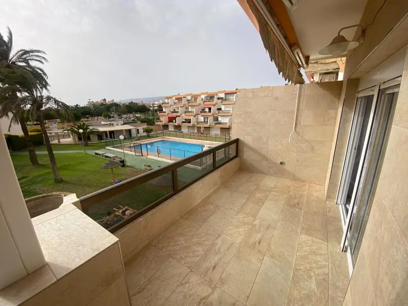 Apartamento en Retamar Toyo Almeria con Terraza Cerca de la Playa