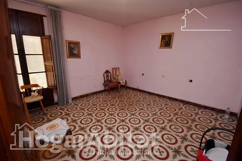 Casa en Vila real con balcon y patio cerca de Av Alemania