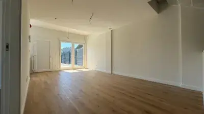 Casa Pareada Costa Vasca: Diseño Tradicional y Tecnología Moderna