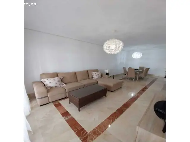 Apartamento en Sotogrande con Terraza y Piscina